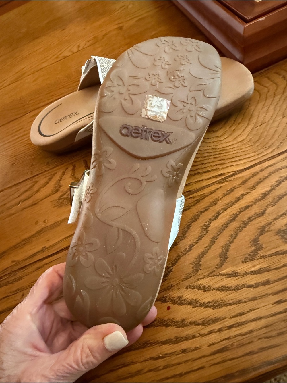 Aertrex Sparkling white Rhinestone Thong Sandals for Women. Size 8.5 - Picture 3 of 6